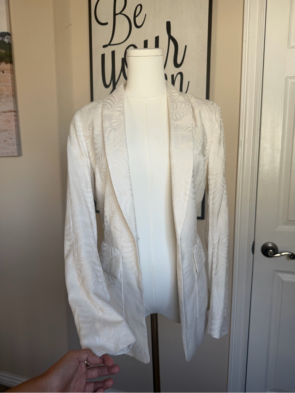 H&M Cream Textured Single-Button Blazer Jacket - Picture 3 of 4